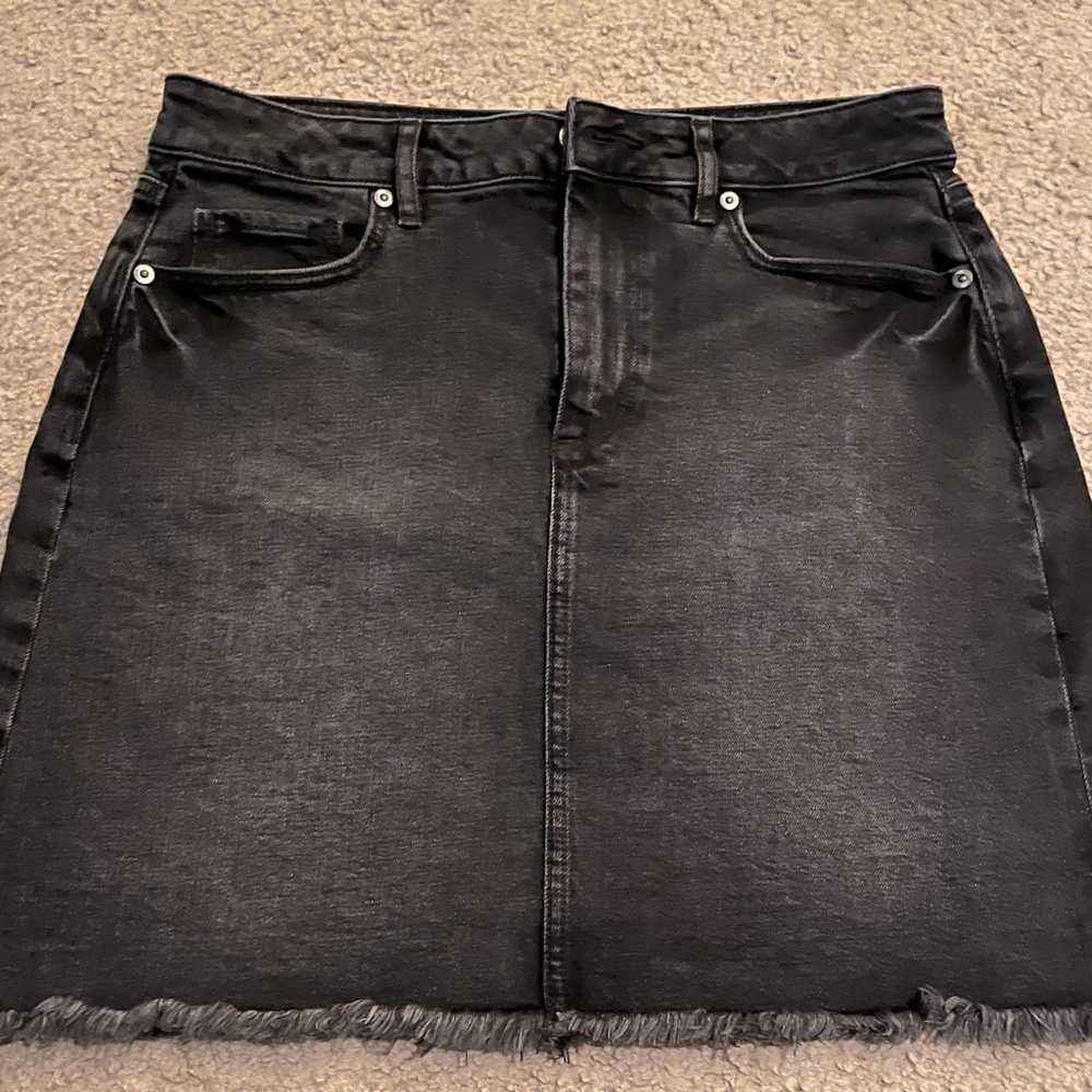 Loft, dark/black denim skirt, frayed bottom, size 2